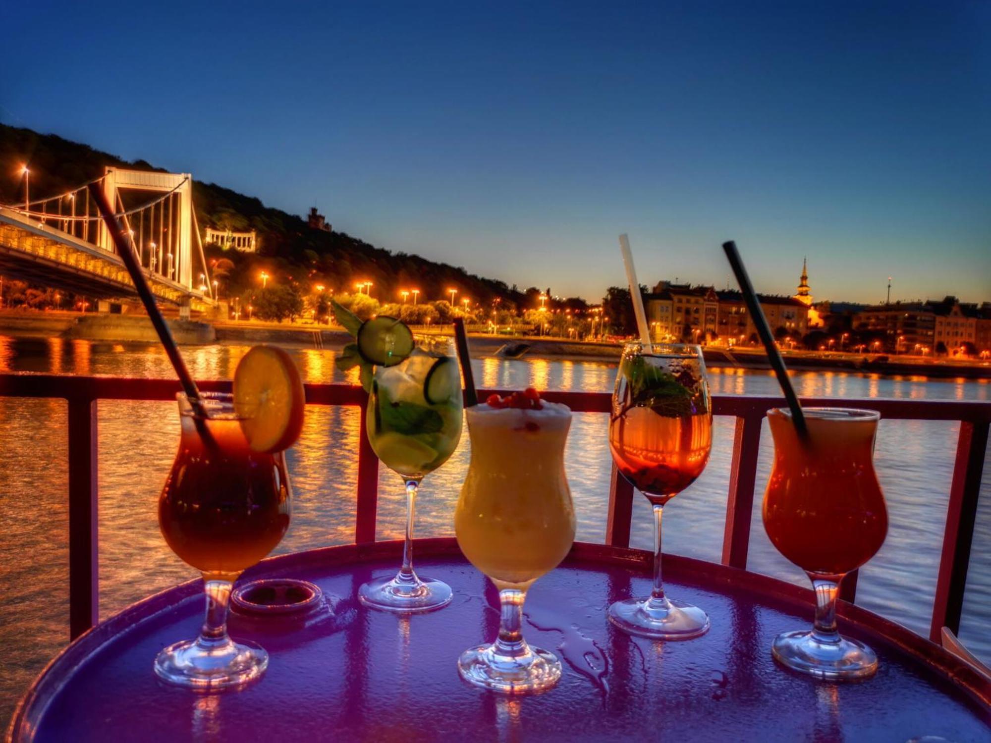 Chain Bridge Apartment Budapest Exterior photo