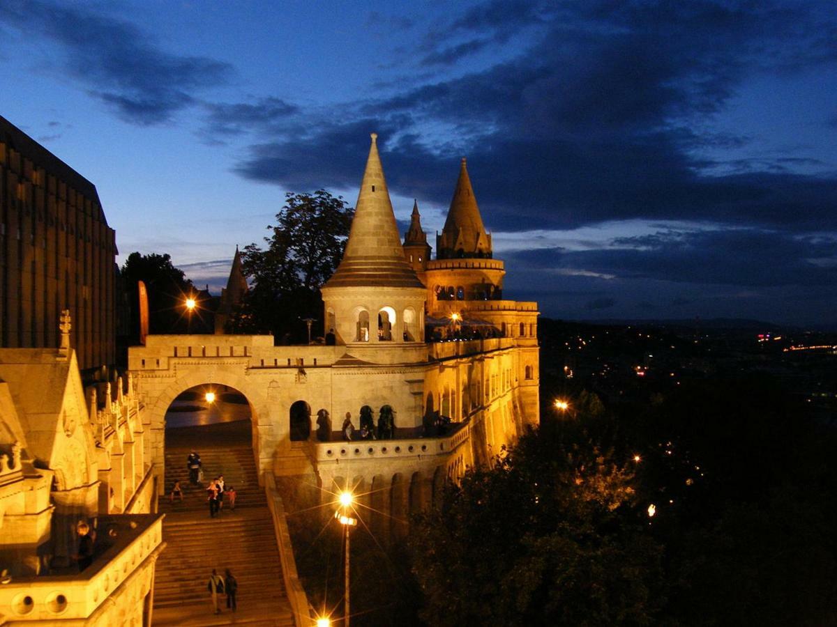 Chain Bridge Apartment Budapest Exterior photo